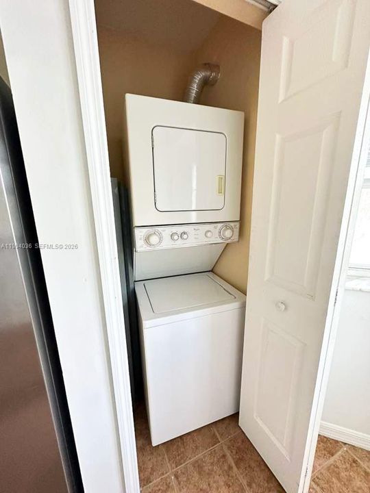 For Sale: $170,000 (2 beds, 2 baths, 815 Square Feet)