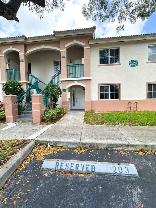 For Sale: $170,000 (2 beds, 2 baths, 815 Square Feet)