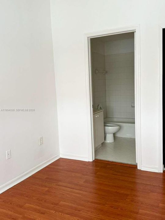 For Sale: $170,000 (2 beds, 2 baths, 815 Square Feet)