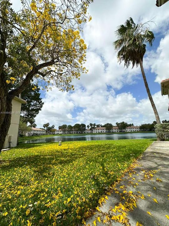For Sale: $170,000 (2 beds, 2 baths, 815 Square Feet)