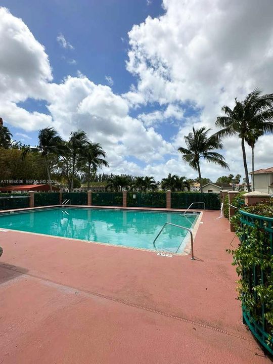 For Sale: $170,000 (2 beds, 2 baths, 815 Square Feet)