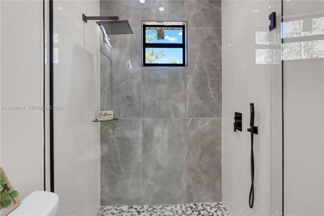 For Sale: $327,499 (3 beds, 2 baths, 1540 Square Feet)