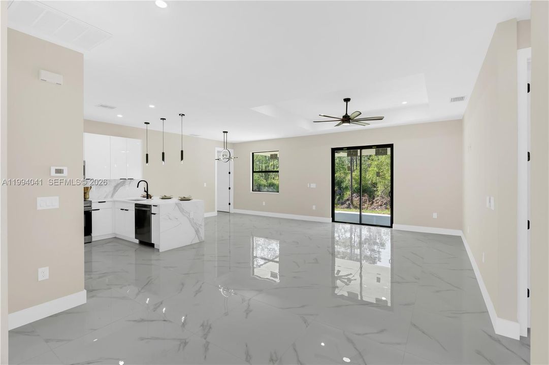 For Sale: $327,499 (3 beds, 2 baths, 1540 Square Feet)