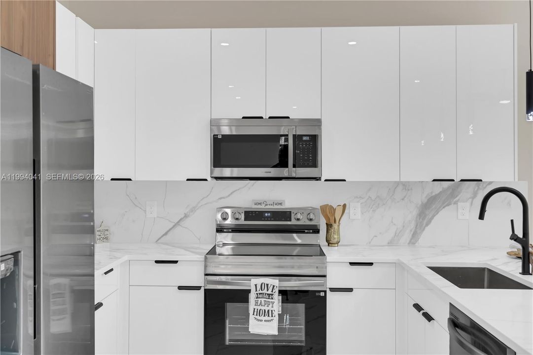 For Sale: $327,499 (3 beds, 2 baths, 1540 Square Feet)