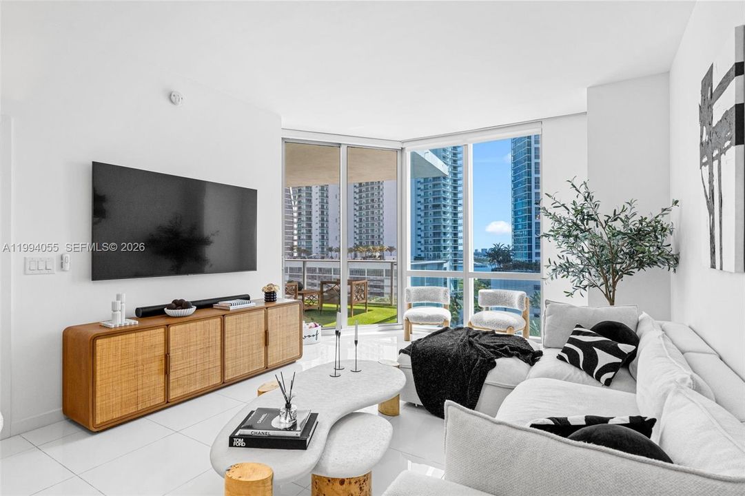 For Sale: $935,000 (1 beds, 2 baths, 1244 Square Feet)
