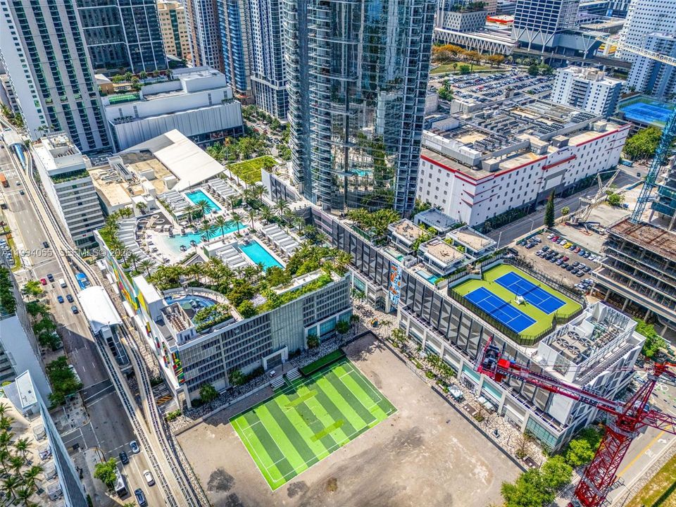 For Sale: $935,000 (1 beds, 2 baths, 1244 Square Feet)