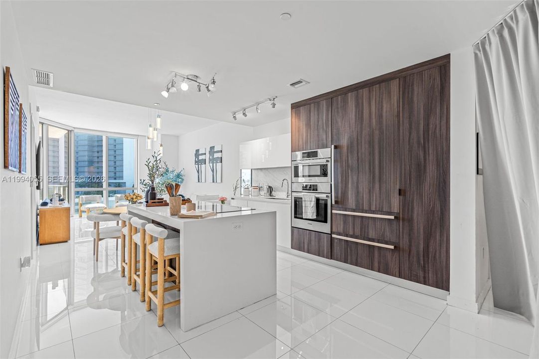 For Sale: $935,000 (1 beds, 2 baths, 1244 Square Feet)
