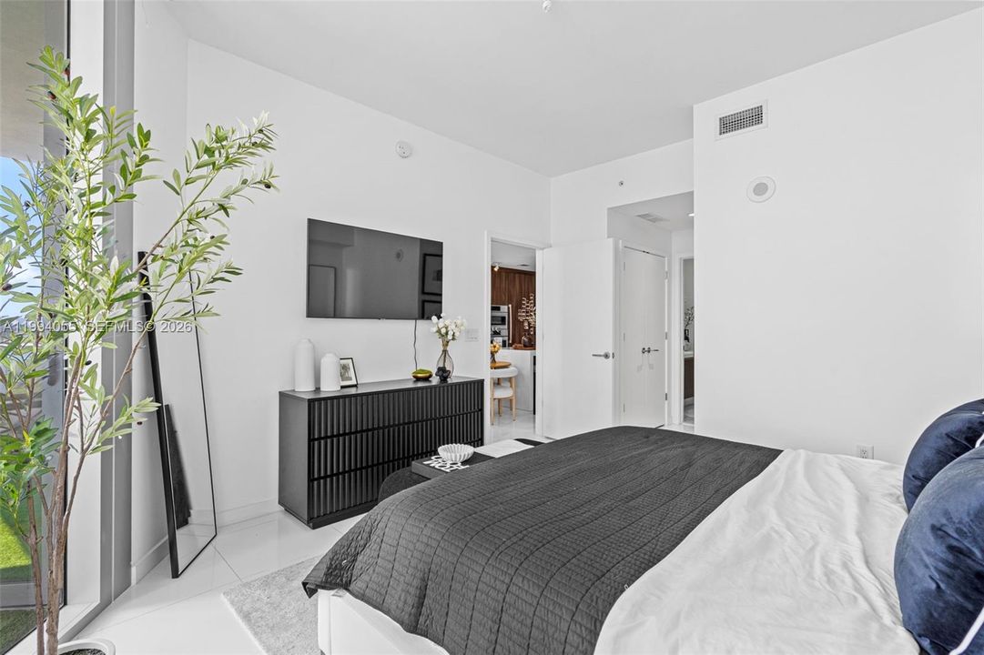 For Sale: $935,000 (1 beds, 2 baths, 1244 Square Feet)