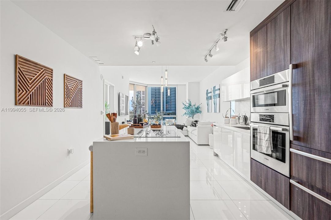 For Sale: $935,000 (1 beds, 2 baths, 1244 Square Feet)