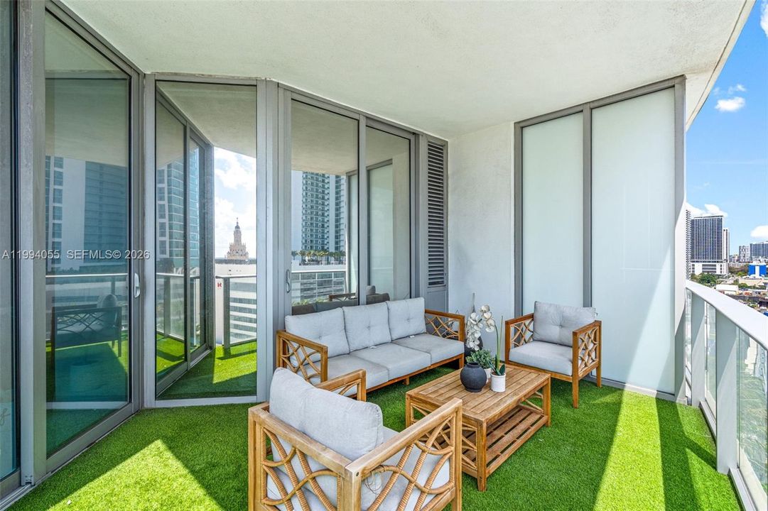 For Sale: $935,000 (1 beds, 2 baths, 1244 Square Feet)