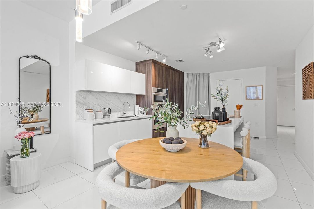 For Sale: $935,000 (1 beds, 2 baths, 1244 Square Feet)