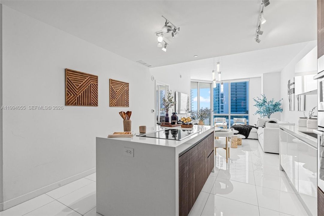 For Sale: $935,000 (1 beds, 2 baths, 1244 Square Feet)