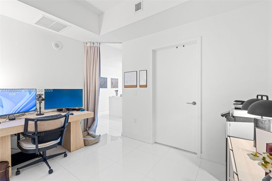 For Sale: $935,000 (1 beds, 2 baths, 1244 Square Feet)