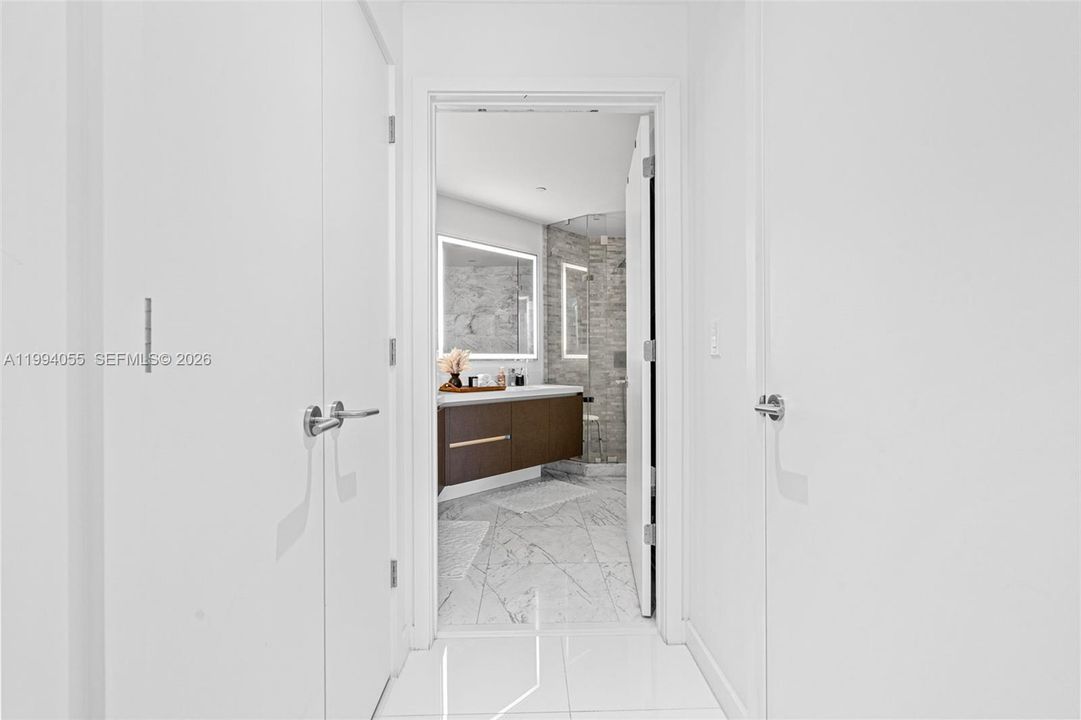For Sale: $935,000 (1 beds, 2 baths, 1244 Square Feet)