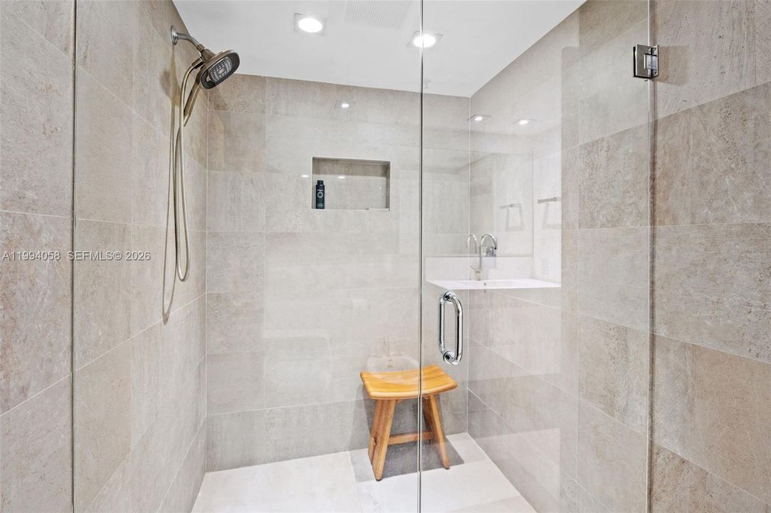 For Sale: $1,695,000 (2 beds, 2 baths, 1531 Square Feet)