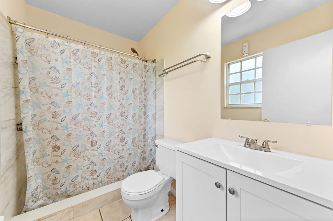 21 bathroom 01