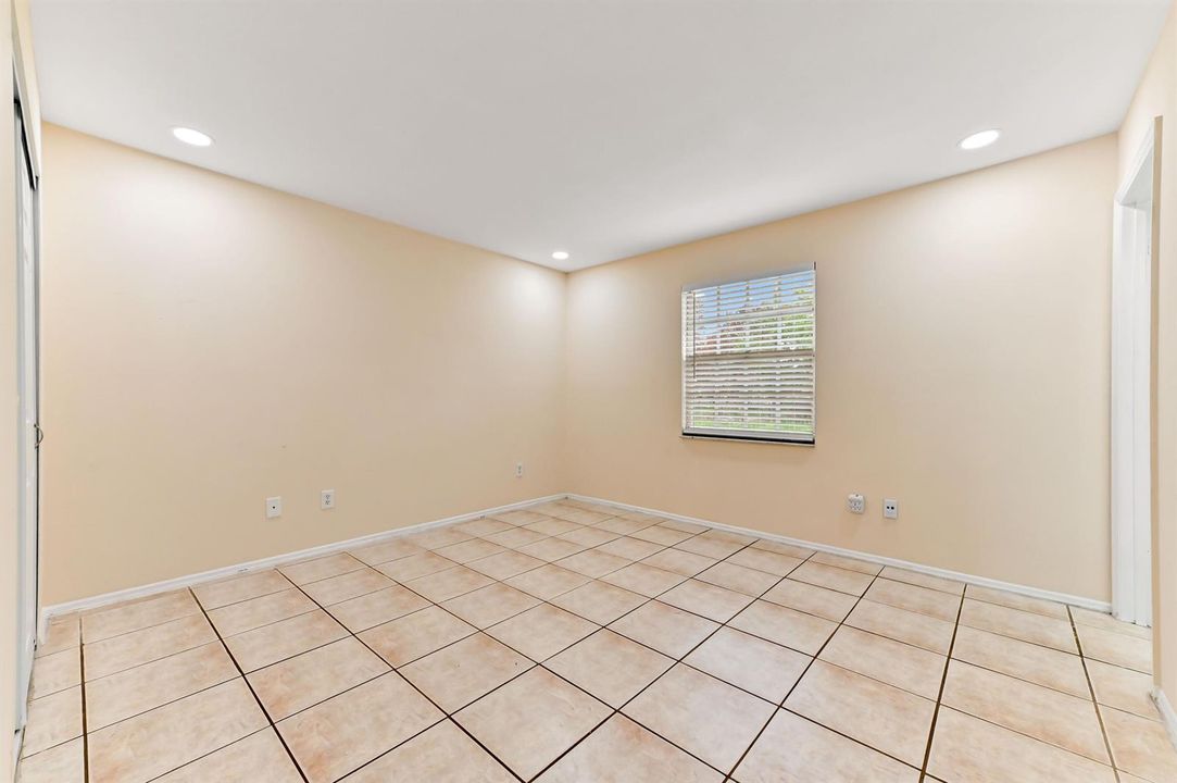 19 bedroom 01