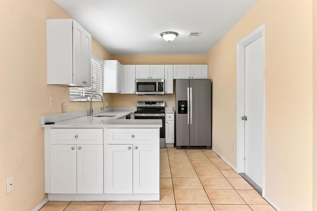 12 kitchen 01
