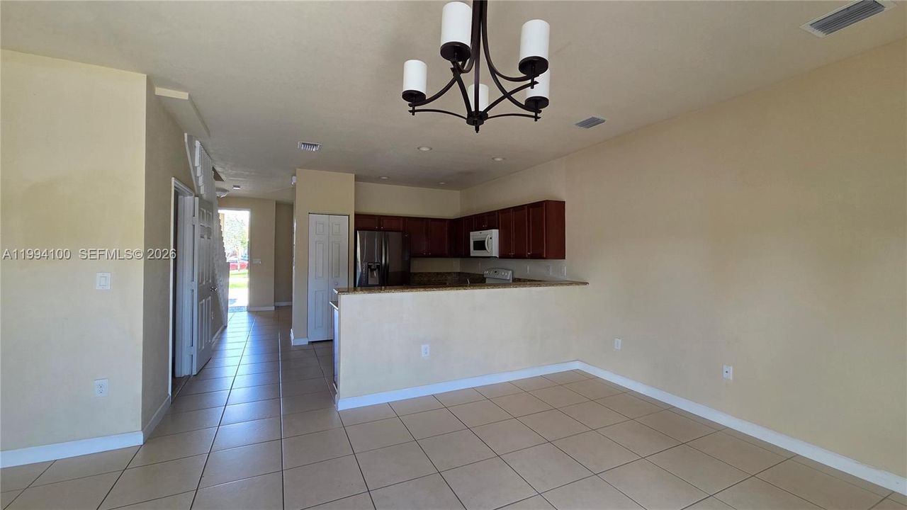 For Sale: $375,000 (2 beds, 2 baths, 1458 Square Feet)