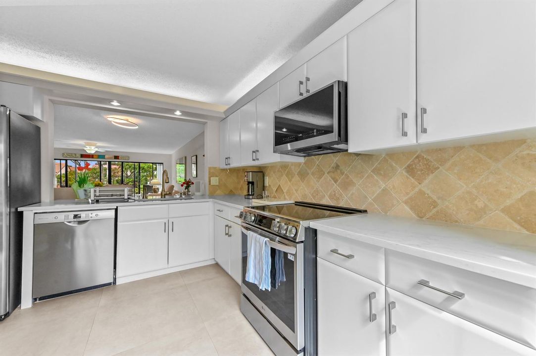 06 Kitchen 02