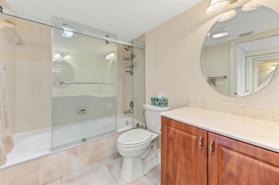 18 Bathroom 01