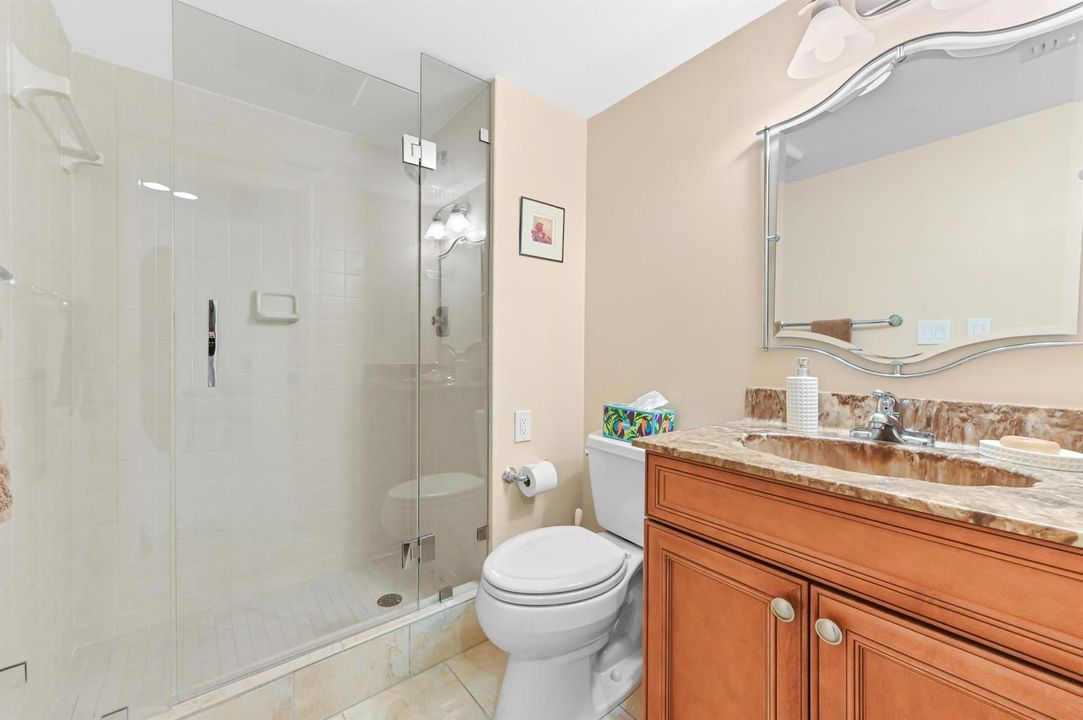 22 Bathroom 01