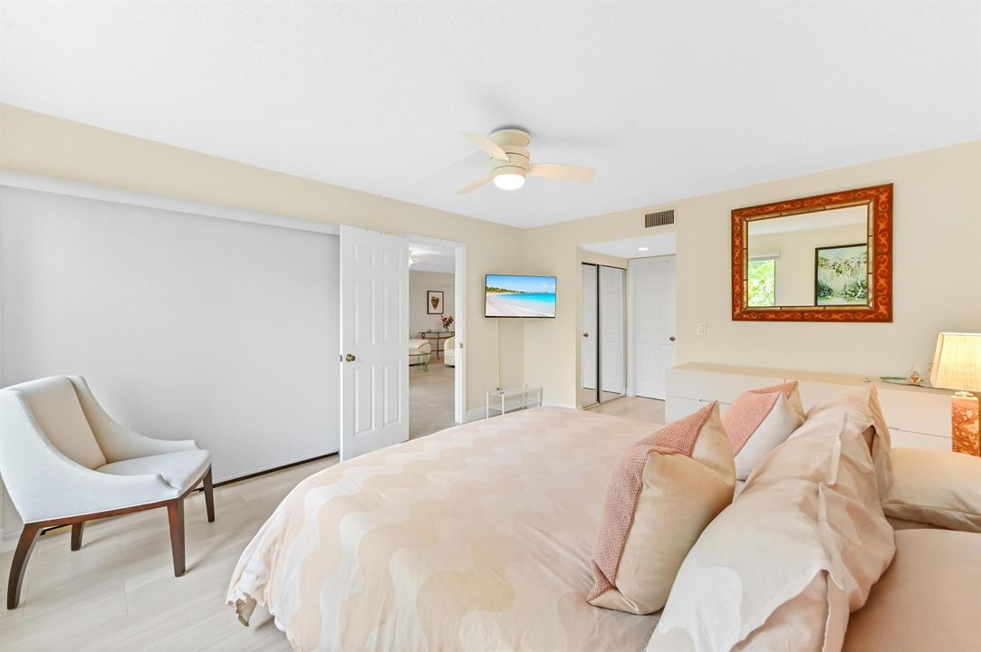 17 Bedroom 02