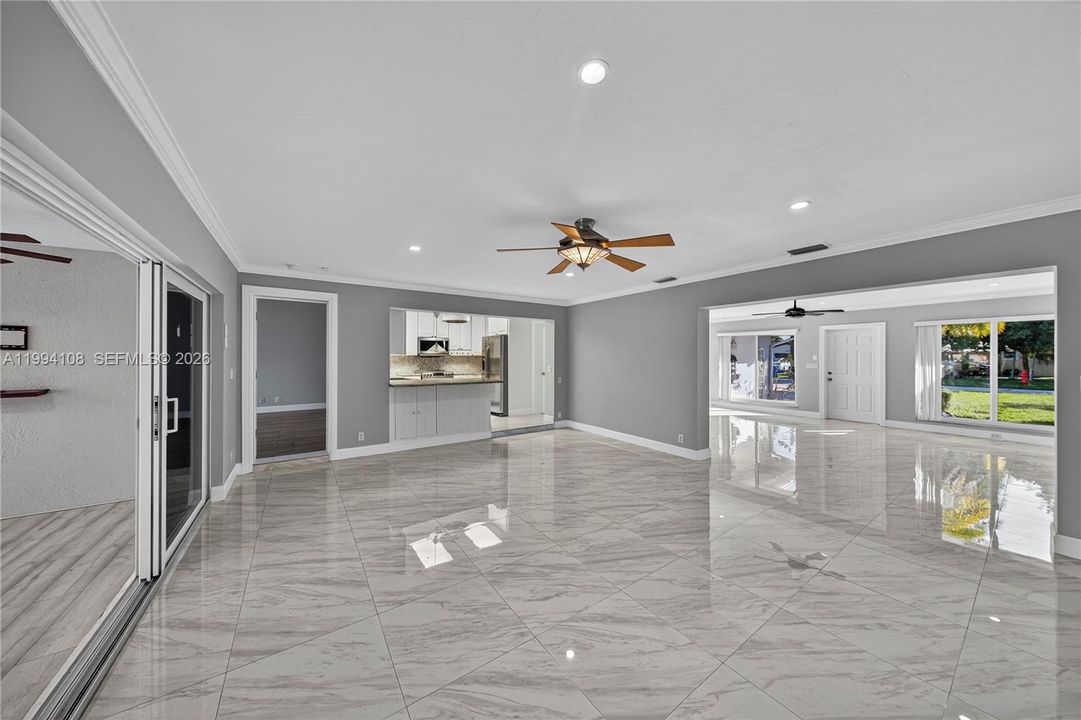 En Venta: $1,999,000 (4 camas, 3 baños, 2307 Pies cuadrados)