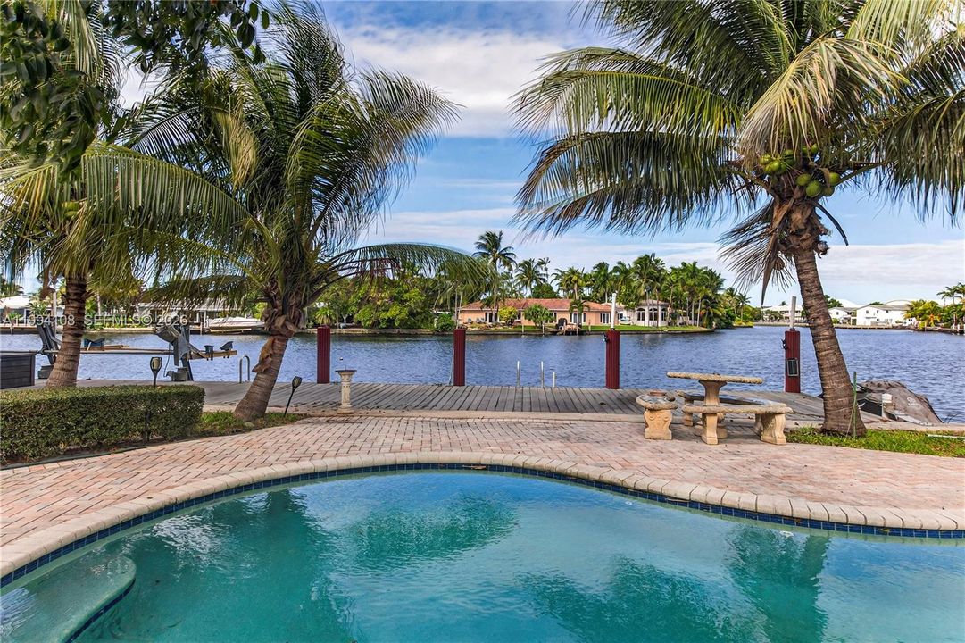 En Venta: $1,999,000 (4 camas, 3 baños, 2307 Pies cuadrados)