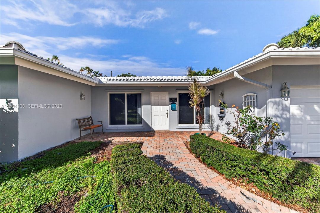 En Venta: $1,999,000 (4 camas, 3 baños, 2307 Pies cuadrados)