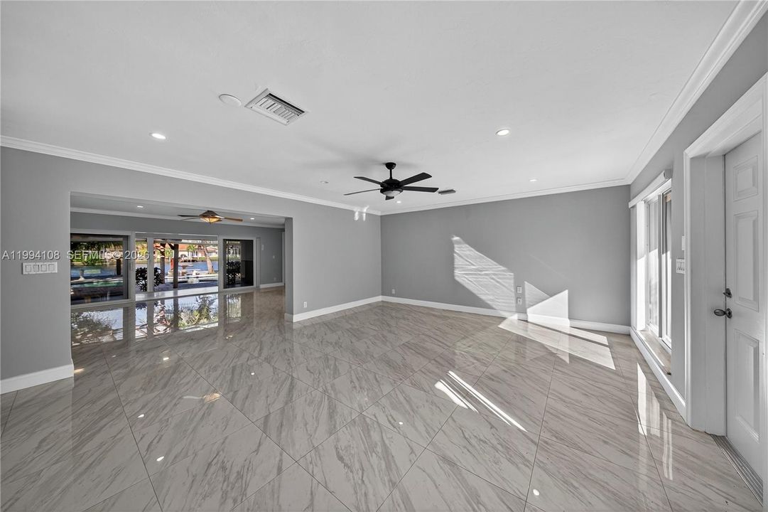 En Venta: $1,999,000 (4 camas, 3 baños, 2307 Pies cuadrados)