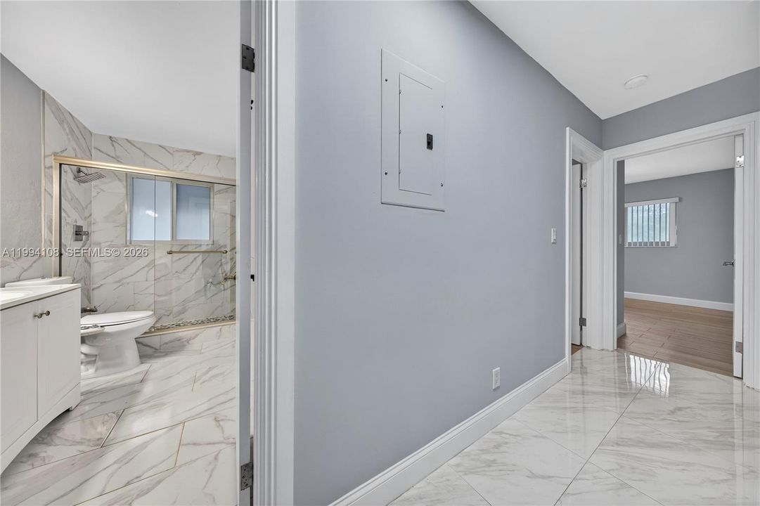 En Venta: $1,999,000 (4 camas, 3 baños, 2307 Pies cuadrados)