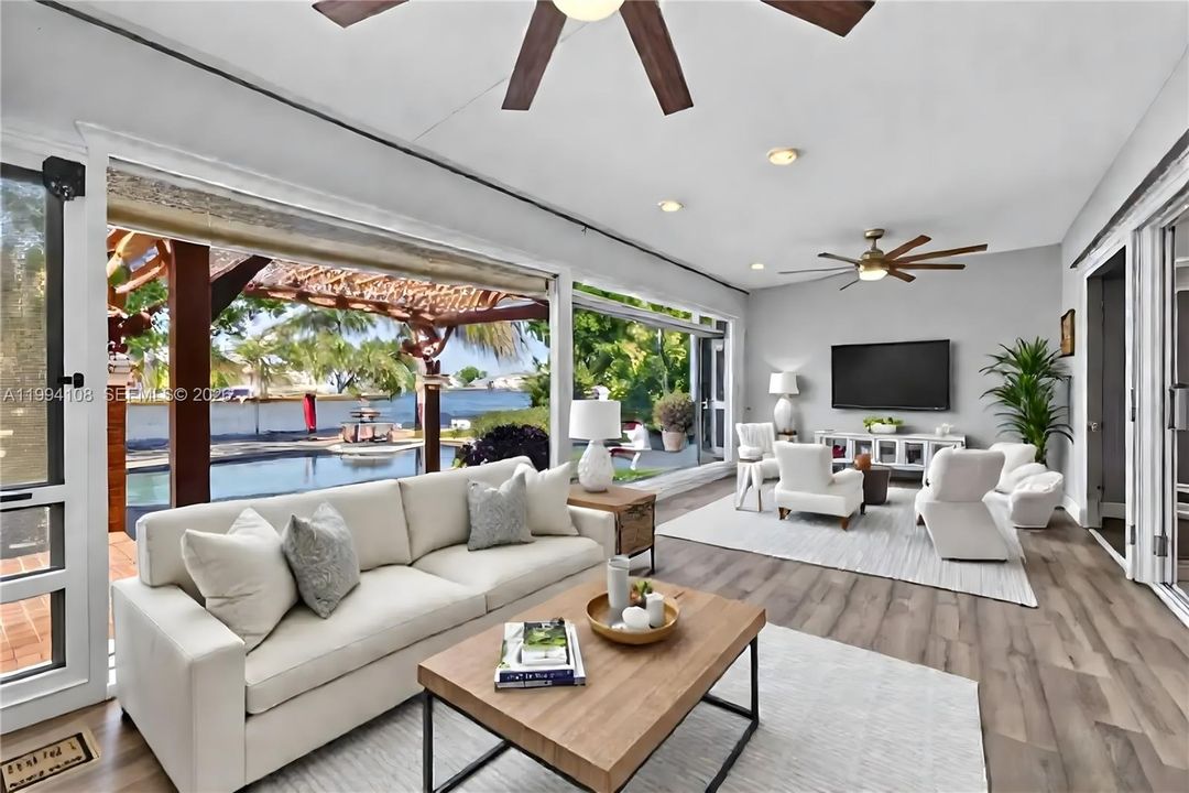 En Venta: $1,999,000 (4 camas, 3 baños, 2307 Pies cuadrados)