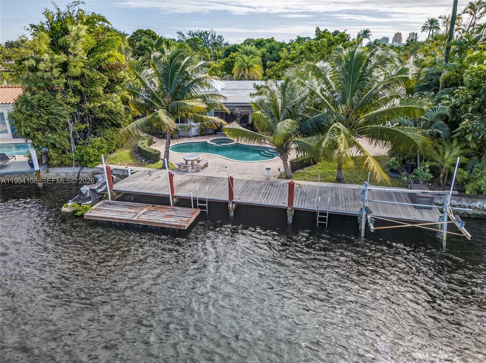 En Venta: $1,999,000 (4 camas, 3 baños, 2307 Pies cuadrados)
