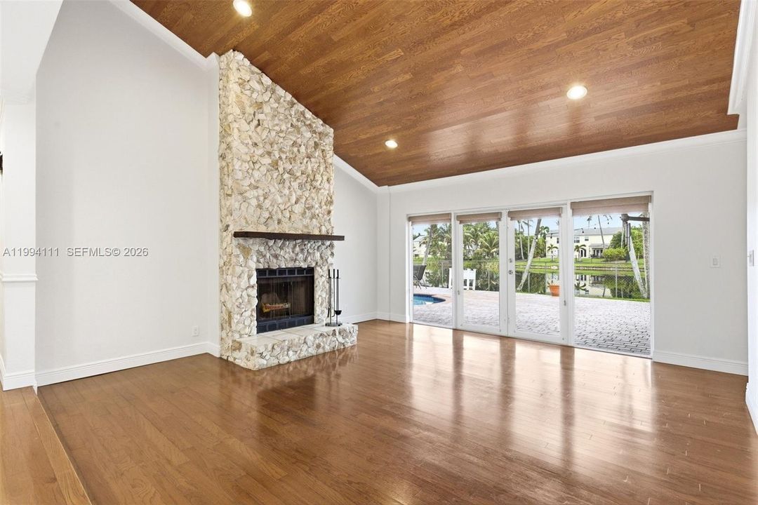 For Sale: $899,900 (3 beds, 2 baths, 1835 Square Feet)