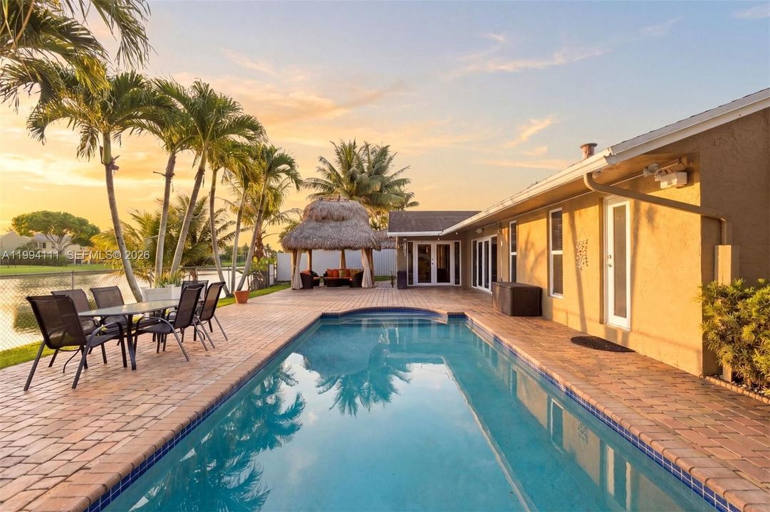For Sale: $899,900 (3 beds, 2 baths, 1835 Square Feet)