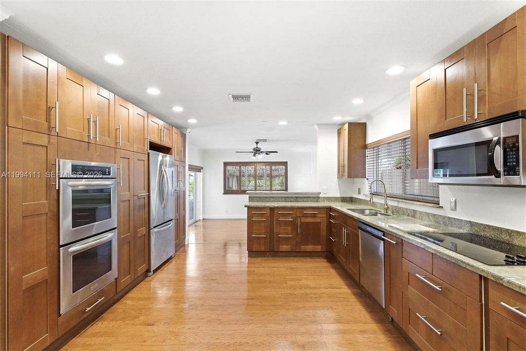 For Sale: $899,900 (3 beds, 2 baths, 1835 Square Feet)