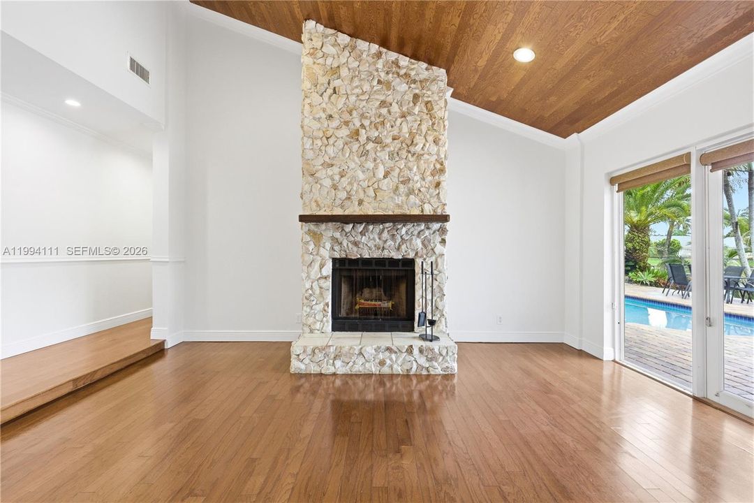 For Sale: $899,900 (3 beds, 2 baths, 1835 Square Feet)
