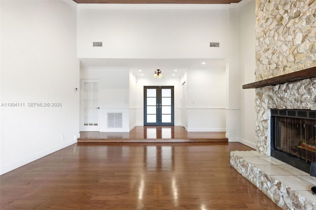 For Sale: $899,900 (3 beds, 2 baths, 1835 Square Feet)