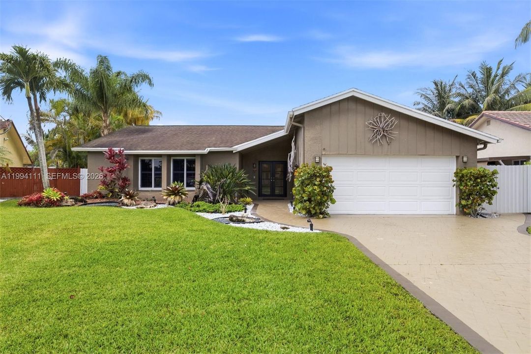 For Sale: $899,900 (3 beds, 2 baths, 1835 Square Feet)