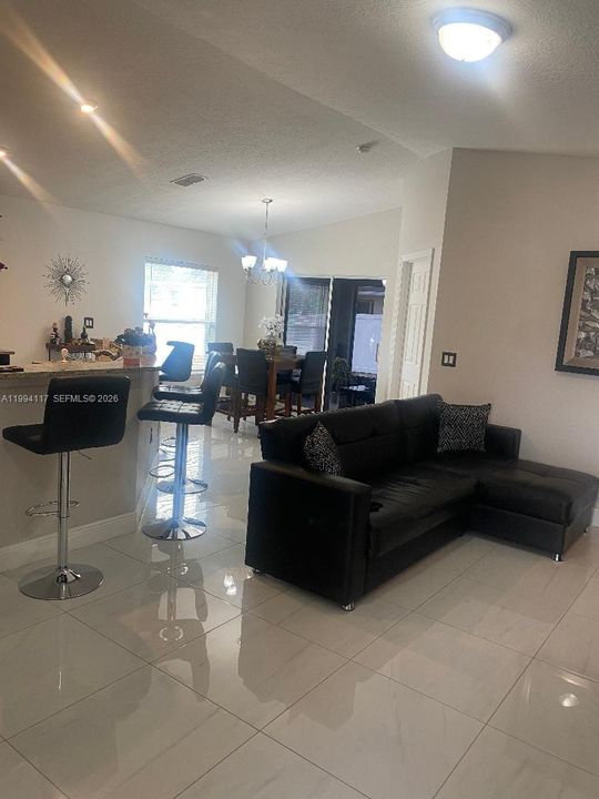 For Sale: $280,000 (3 beds, 2 baths, 1305 Square Feet)
