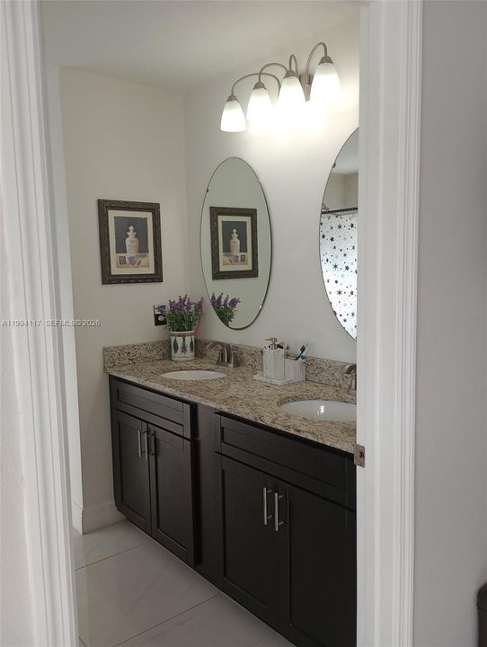 For Sale: $280,000 (3 beds, 2 baths, 1305 Square Feet)