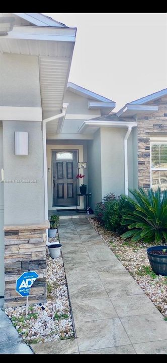 For Sale: $280,000 (3 beds, 2 baths, 1305 Square Feet)