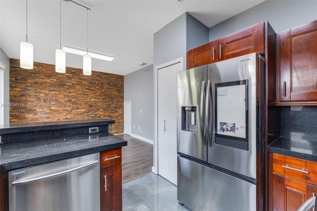 En Venta: $575,000 (3 camas, 2 baños, 1690 Pies cuadrados)