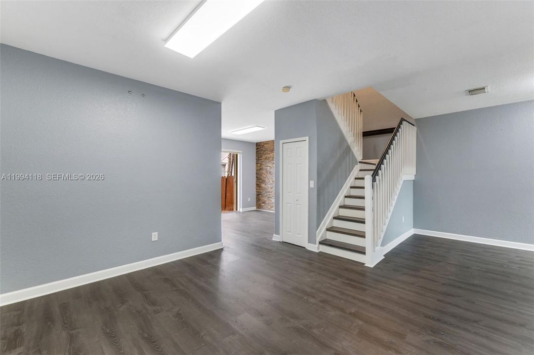 En Venta: $575,000 (3 camas, 2 baños, 1690 Pies cuadrados)