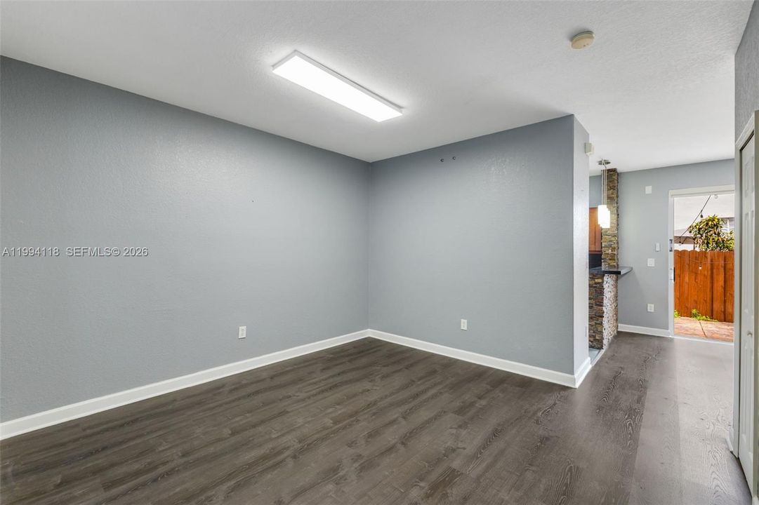 En Venta: $575,000 (3 camas, 2 baños, 1690 Pies cuadrados)