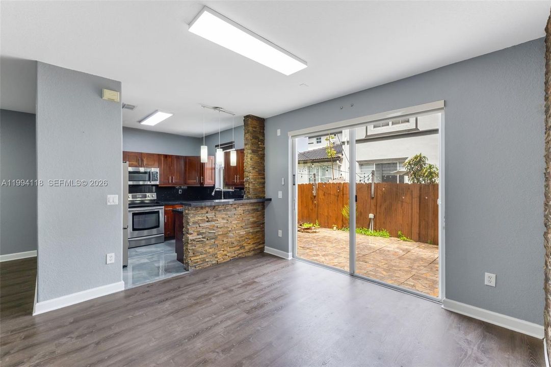 En Venta: $575,000 (3 camas, 2 baños, 1690 Pies cuadrados)