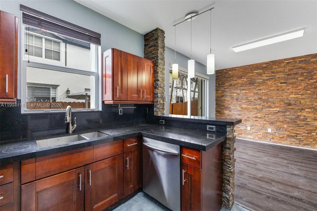 En Venta: $575,000 (3 camas, 2 baños, 1690 Pies cuadrados)