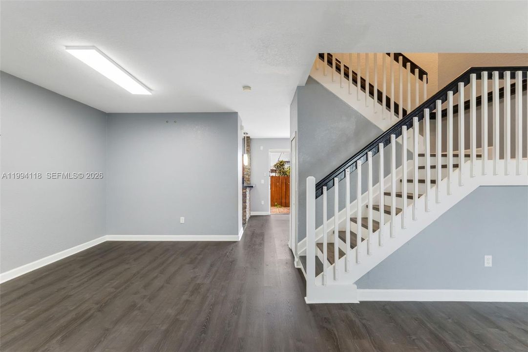 En Venta: $575,000 (3 camas, 2 baños, 1690 Pies cuadrados)