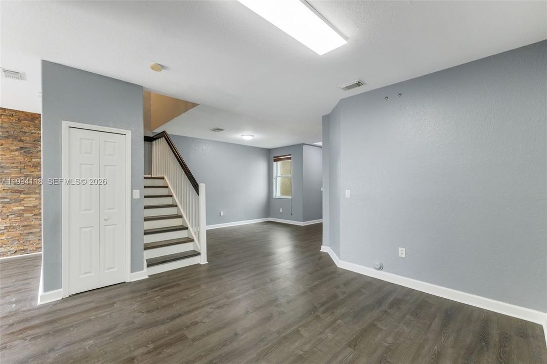 En Venta: $575,000 (3 camas, 2 baños, 1690 Pies cuadrados)